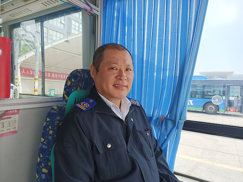 乘客手写感谢信致谢B13线驾驶员曹华伟
