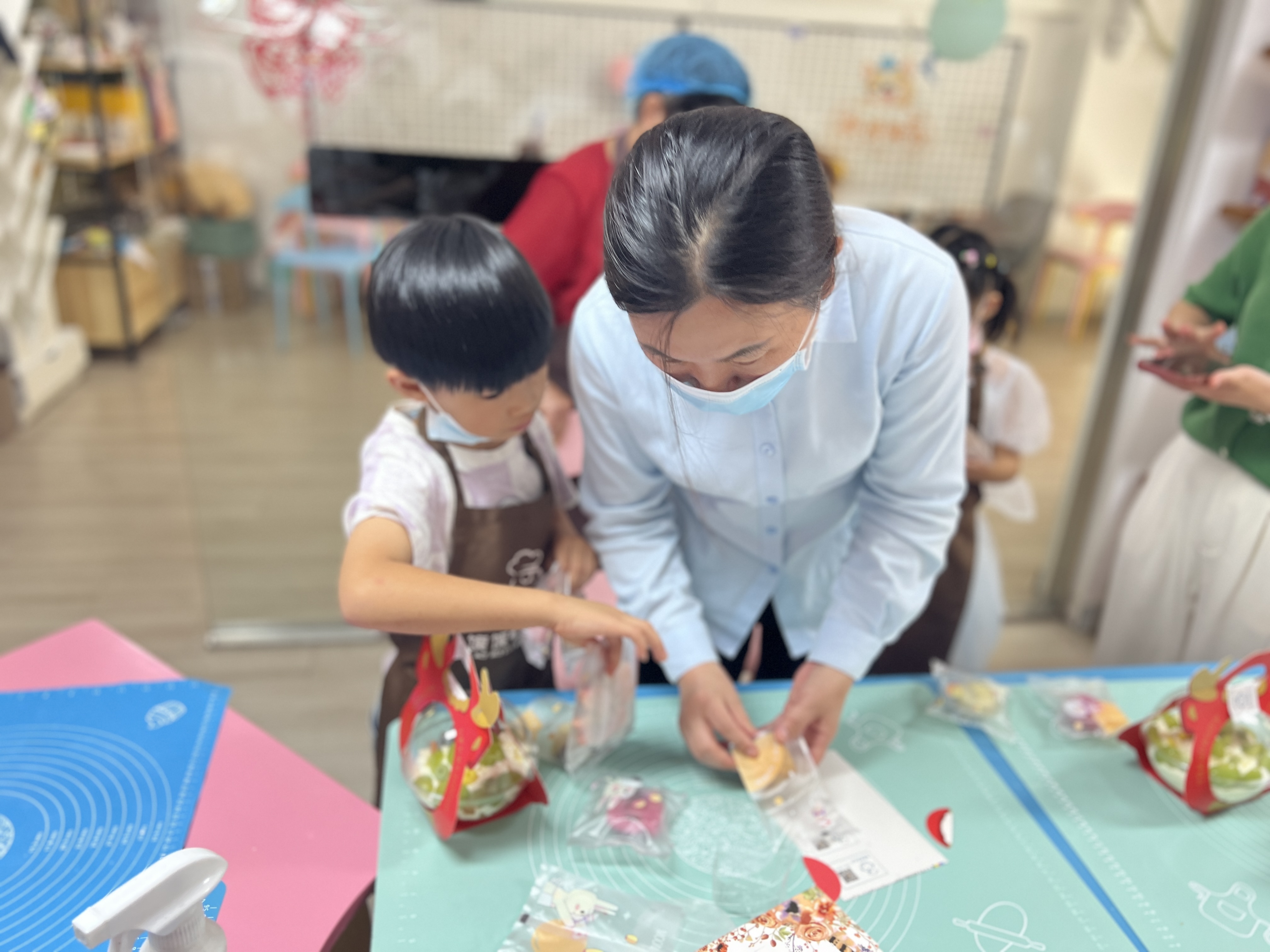 快速公交事业部关爱留守儿童手拉手“益”起过中秋