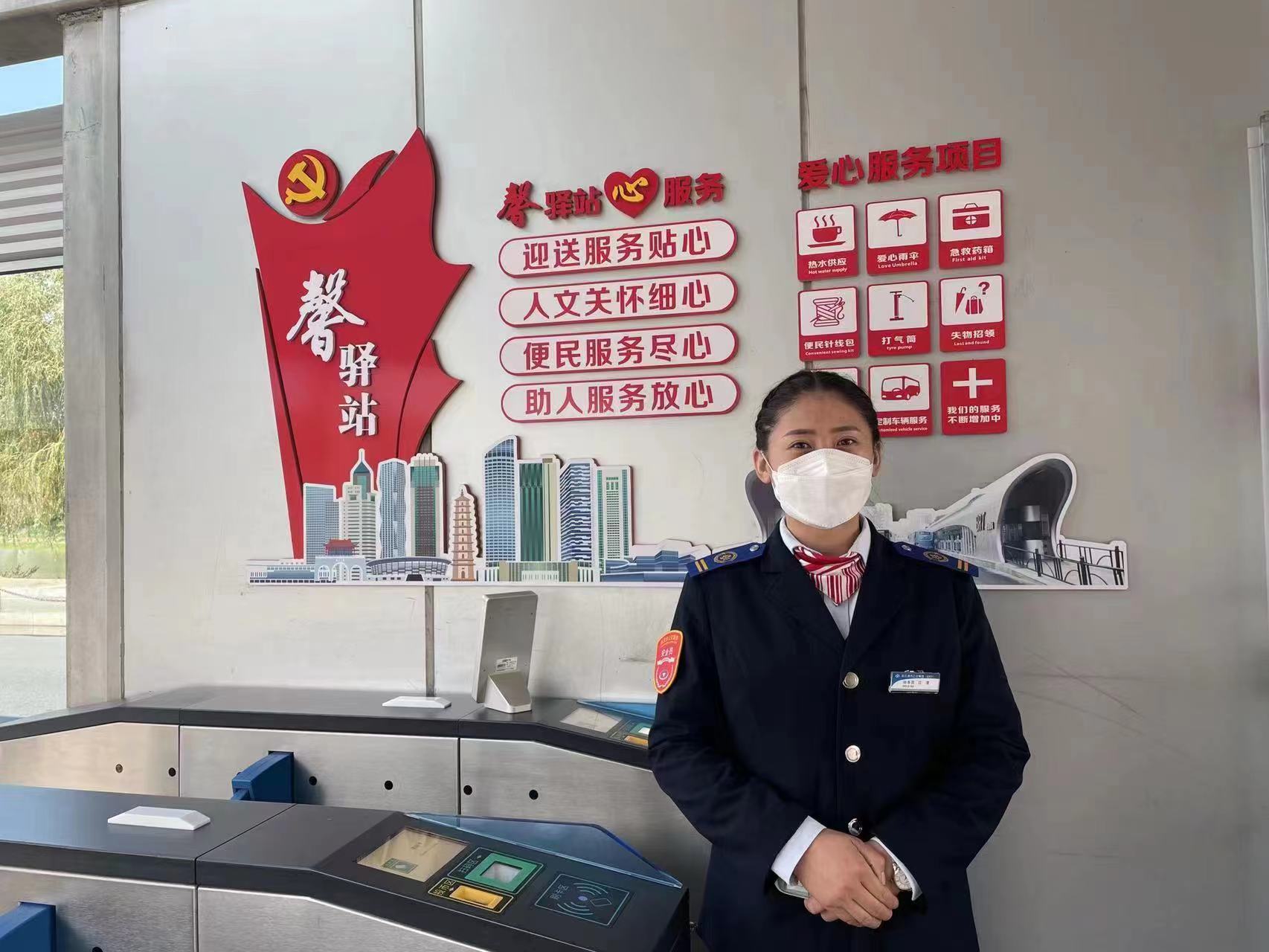 快速公交事业部站务员江雪帮助乘客找到丢失的手机获感谢