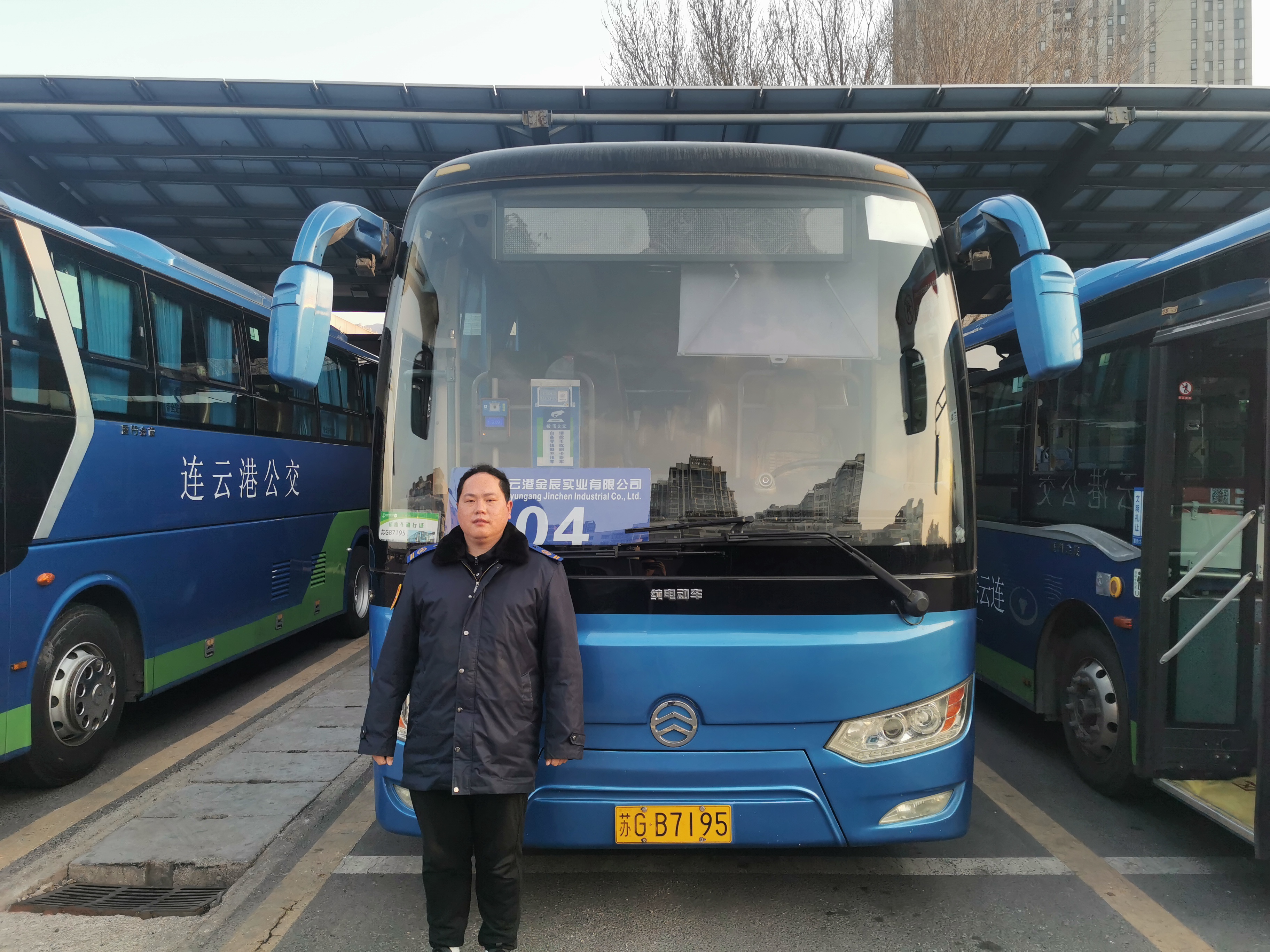 公交34路驾驶员金勇拾金不昧受表扬