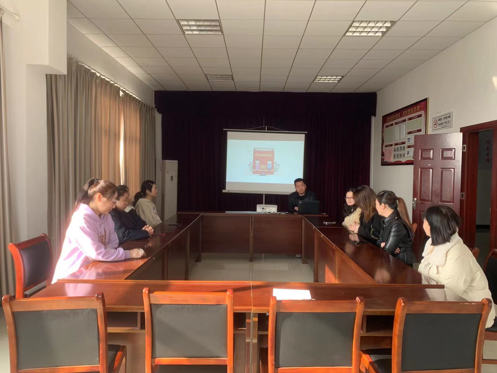 公交机务技术事业部开展女职工普法宣传 活动——学习《妇女权益保障法》