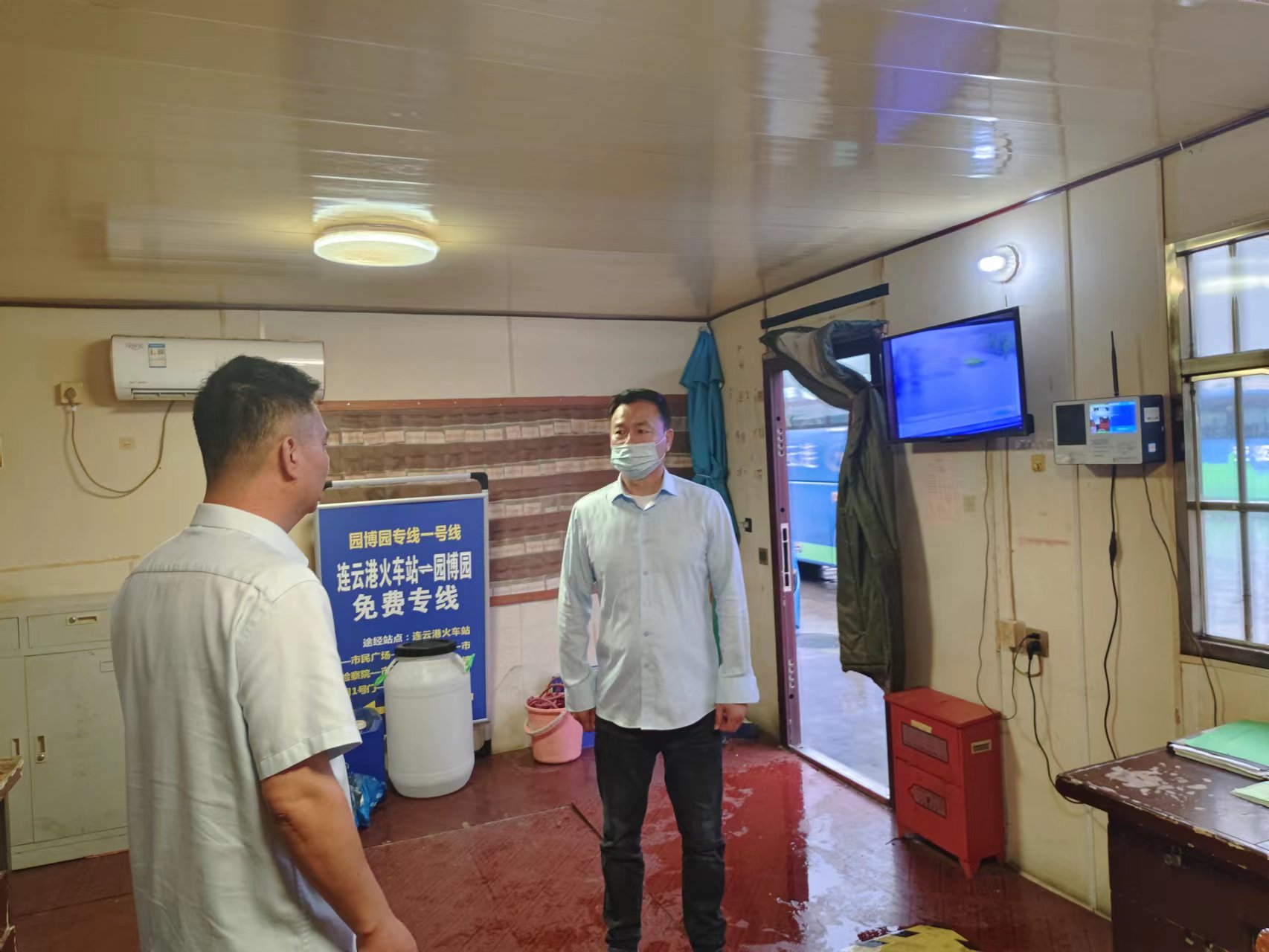 公交集团经营发展事业部积极应对暴雨恶劣天气