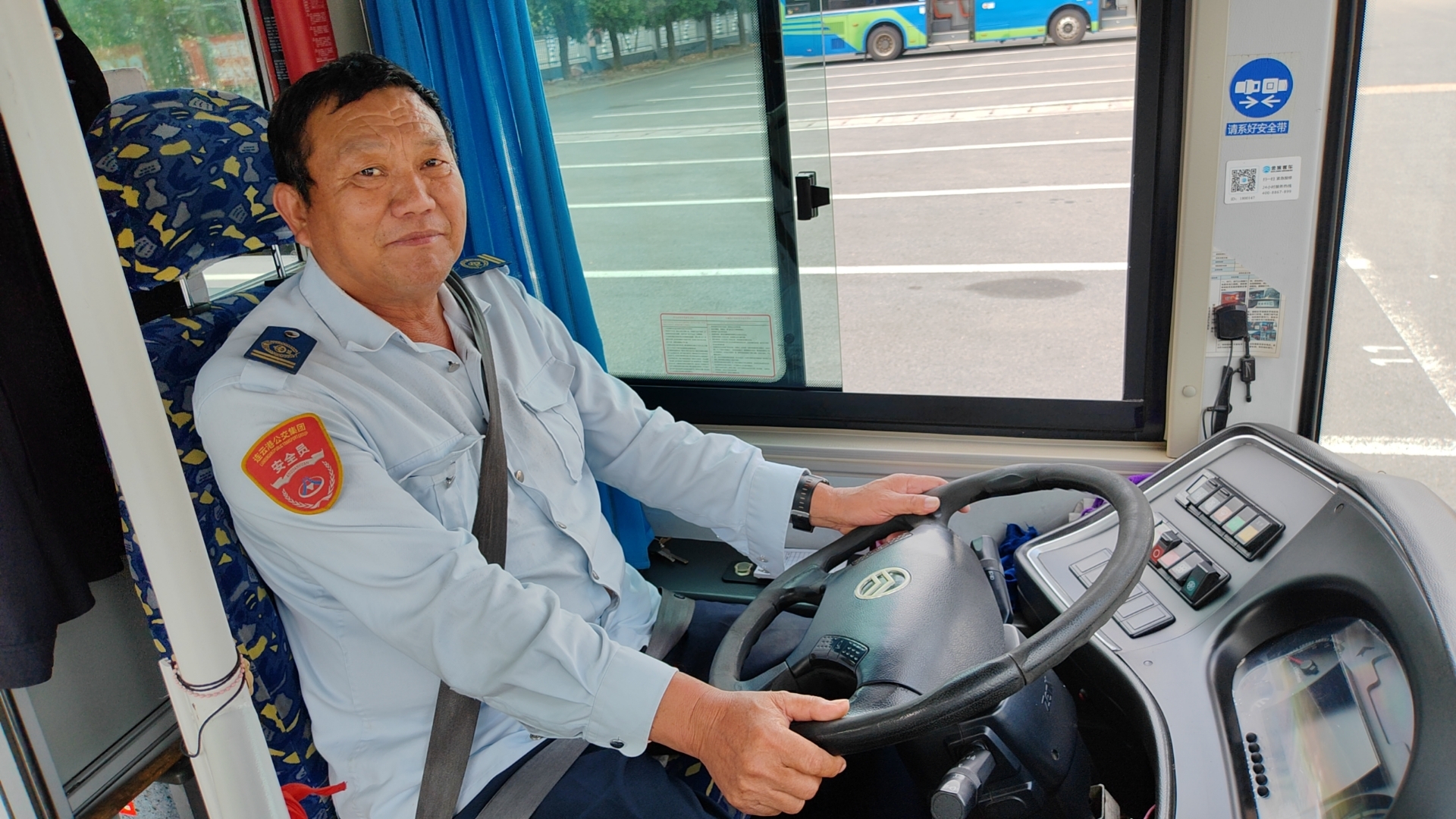 公交事业二部游5路驾驶员于培军及时归还乘客丢失的手机