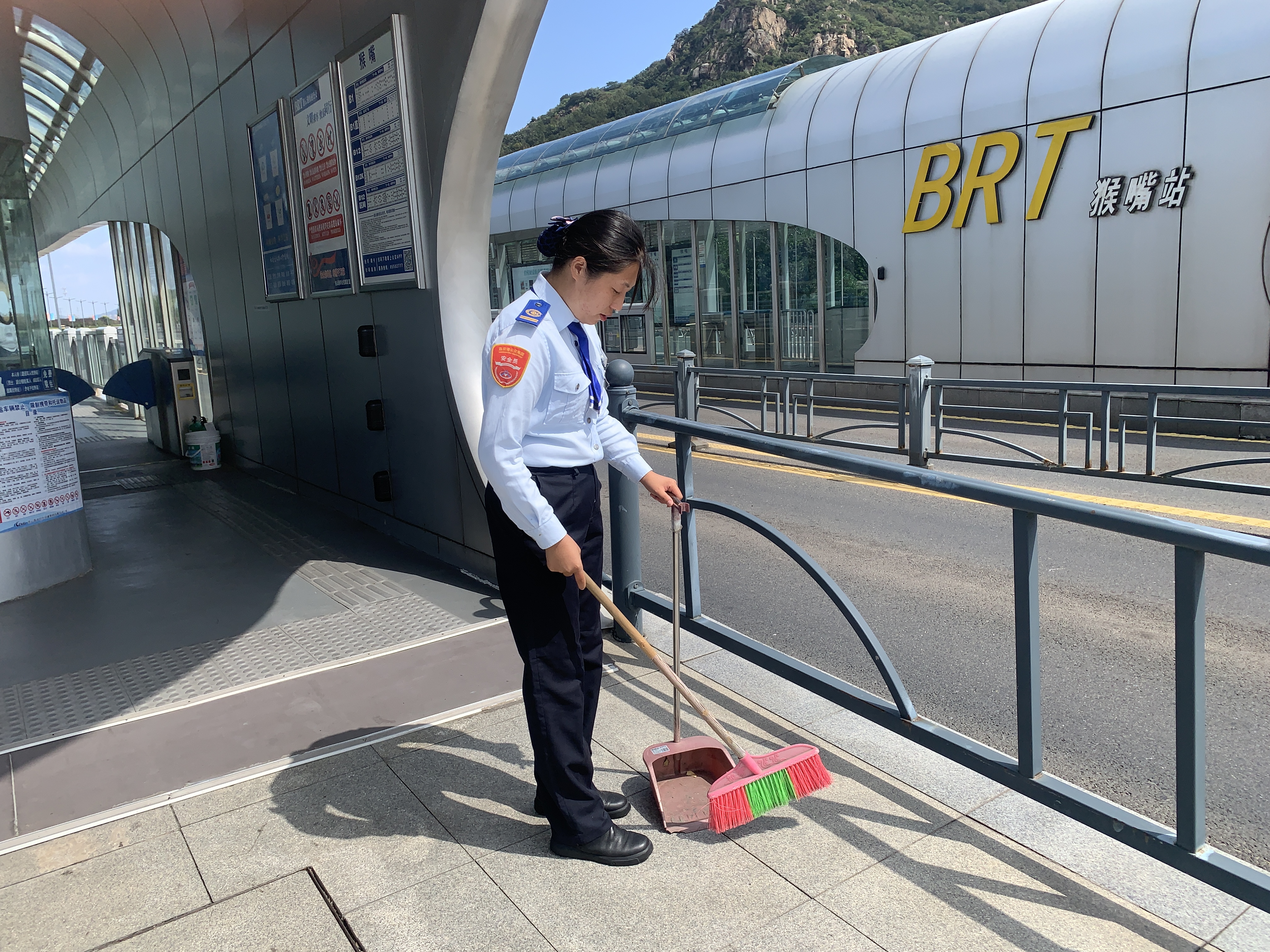 快速公交事业部站务员张慧 帮助乘客找到丢失的行李箱获感谢