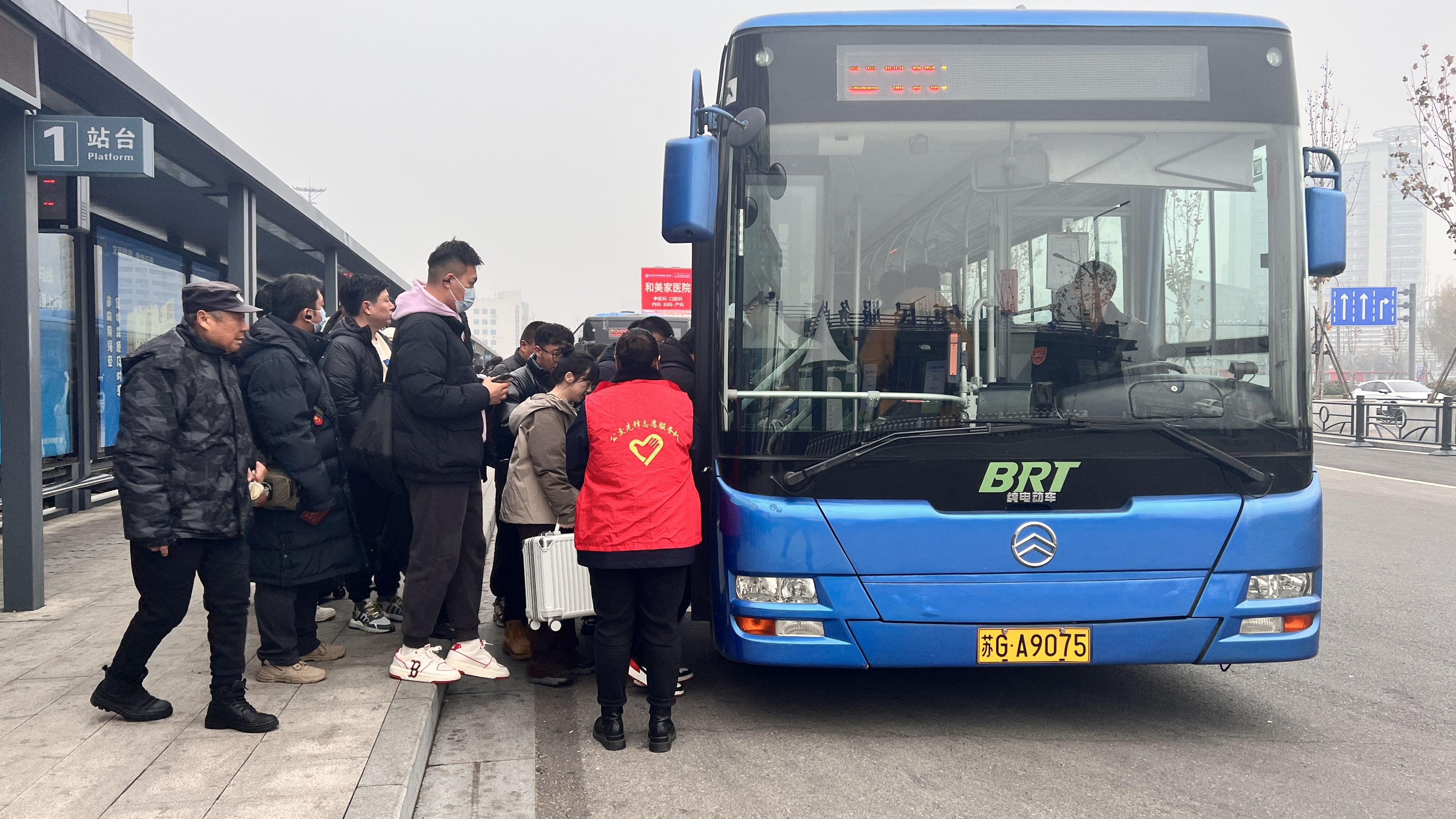 公交集团快速公交事业部持续做好运营志愿服务