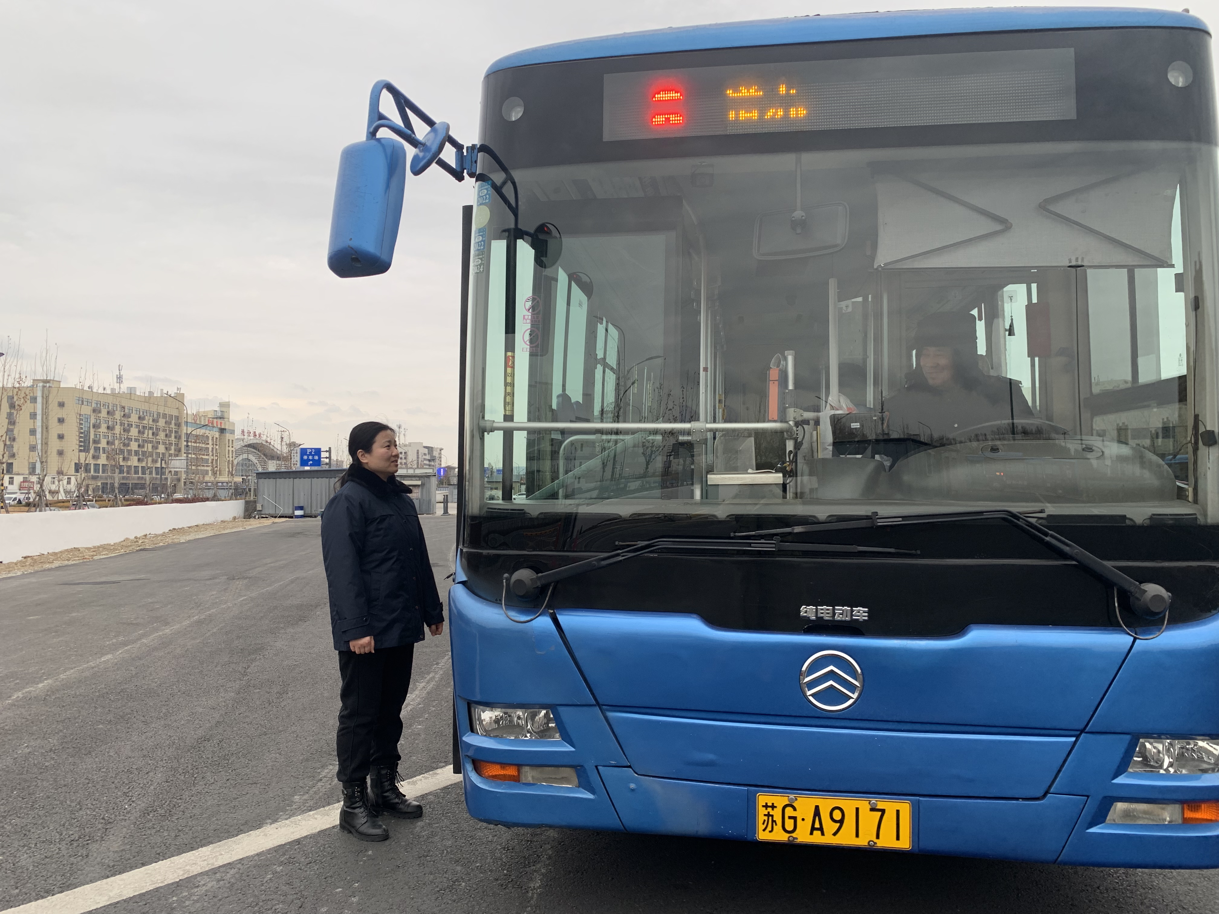 迎战雨雪 公交集团公交事业一部全力以赴保障市民安全出行