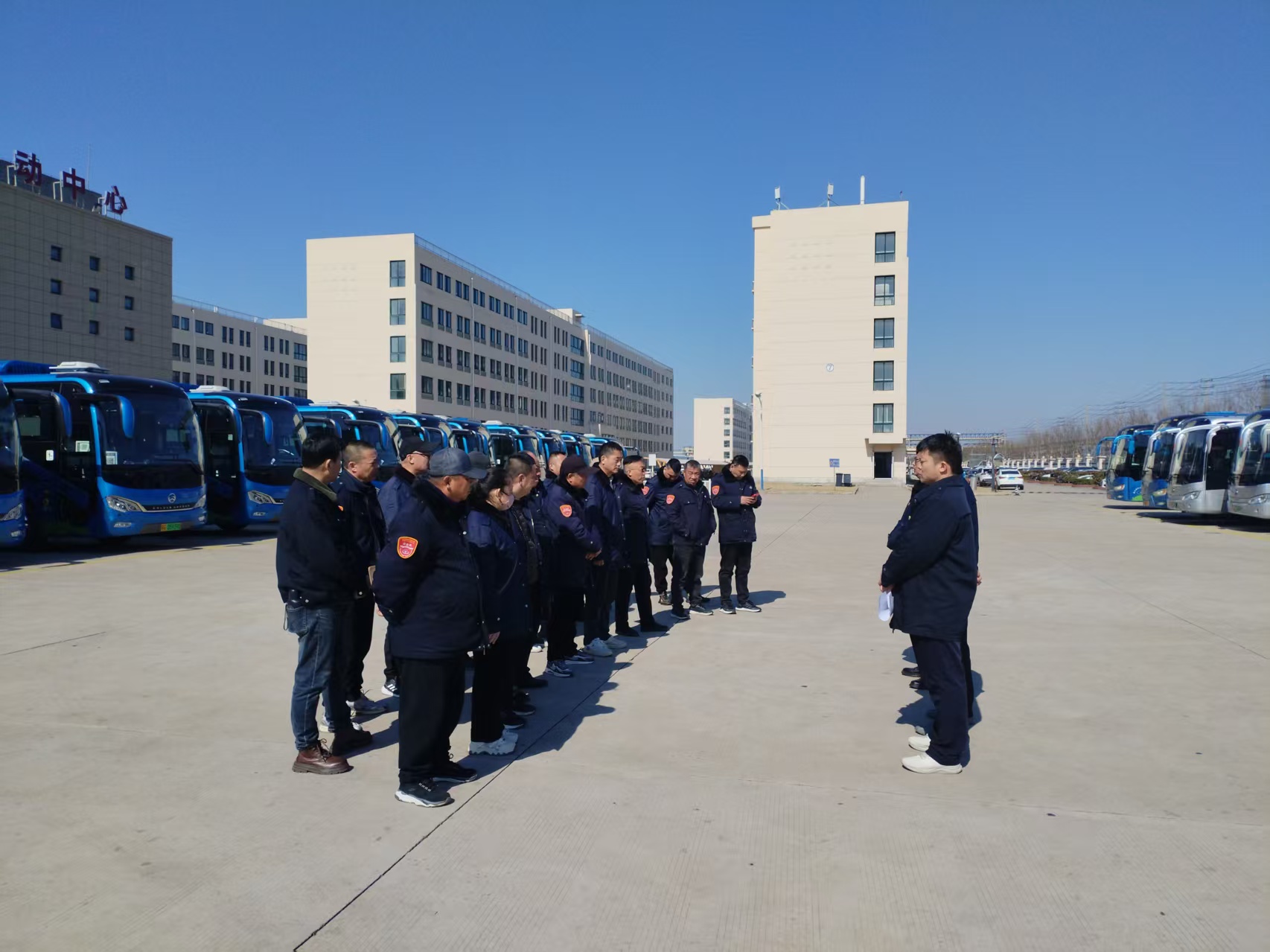 佳连公交召开安全合格班组推进交流会议