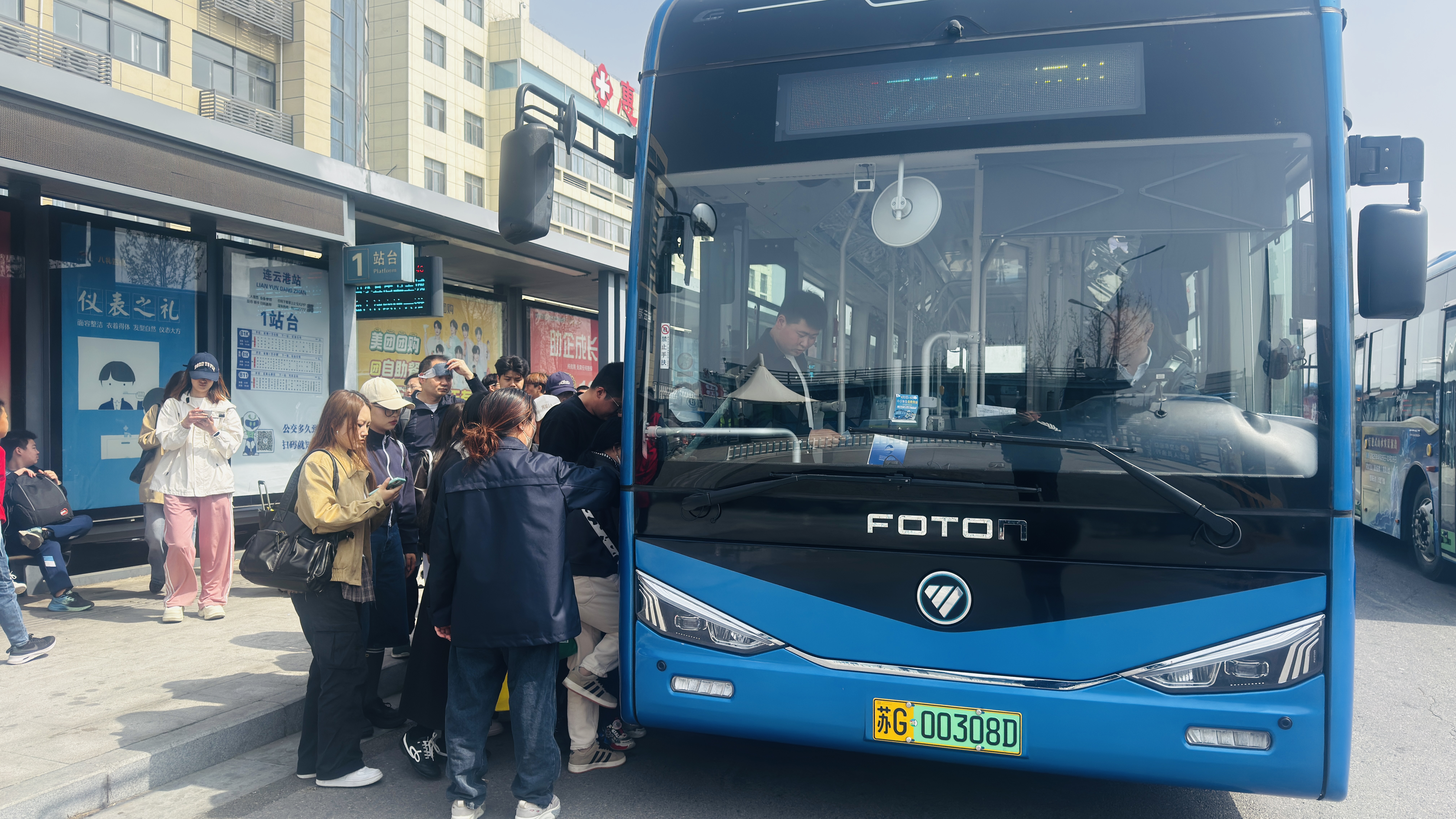 公交集团快速公交公司深化调度前置  筑牢节假日运输保障防线