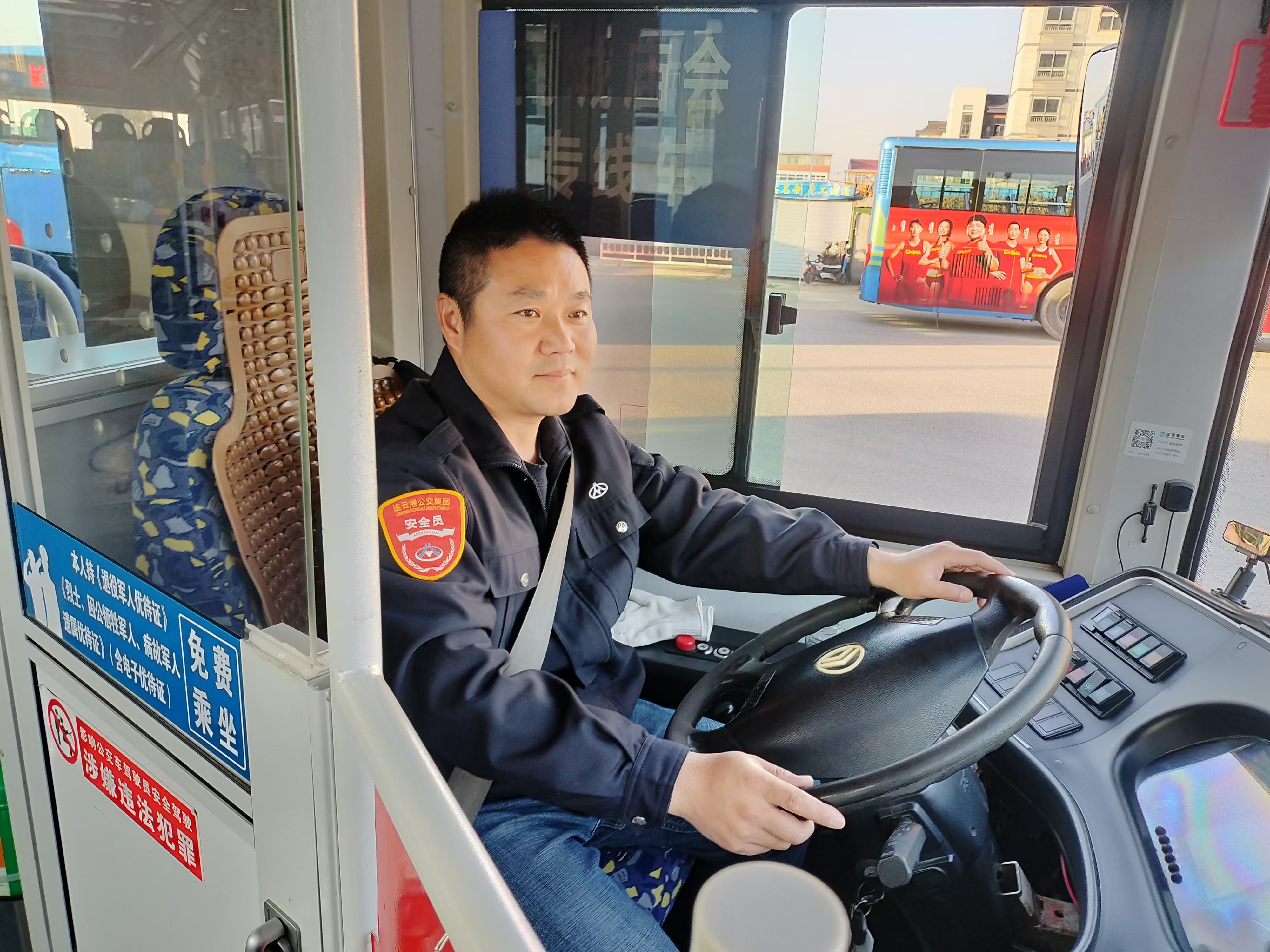安全行车百万公里驾驶员-靳军