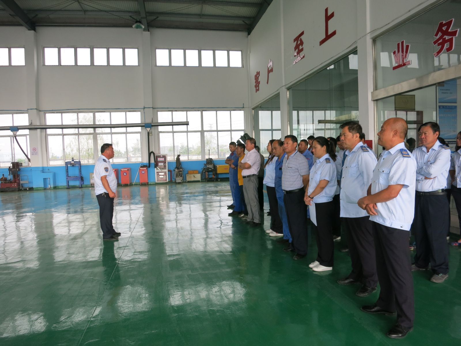 公交集团汽服公司积极宣传 营造文明城市创建氛围