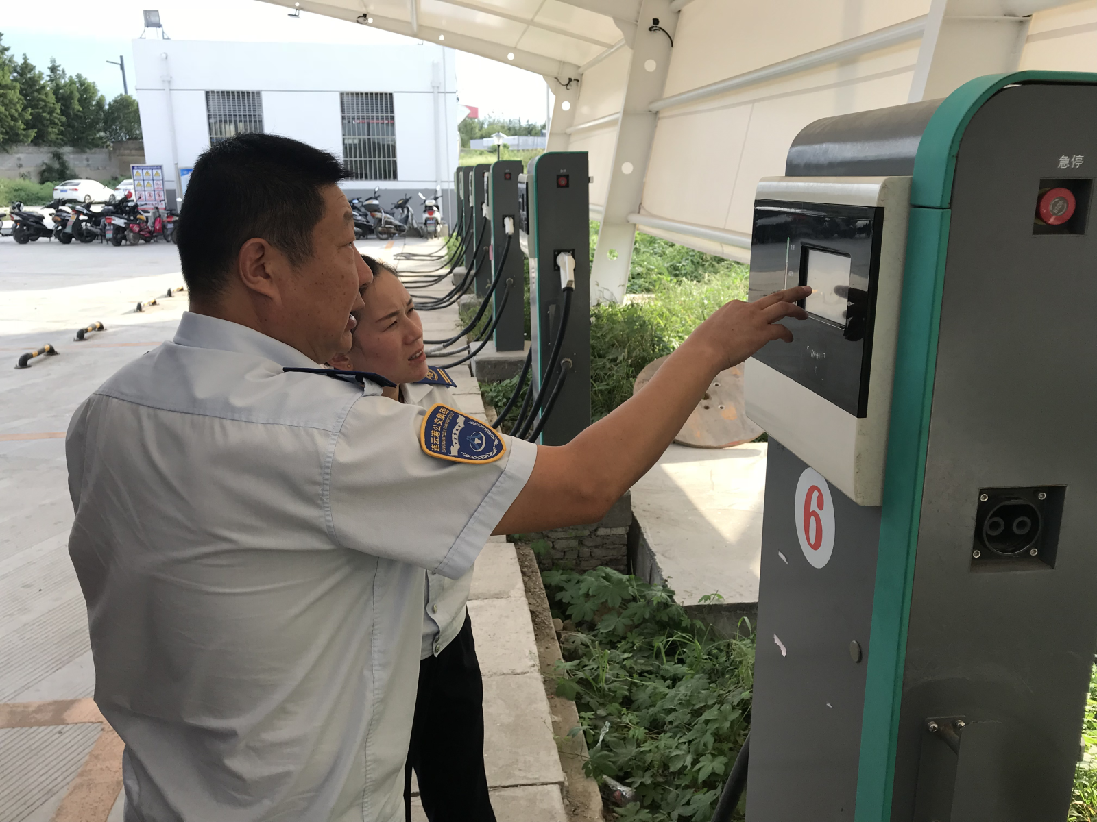 公交集团深入基层调研  掌握运营动态