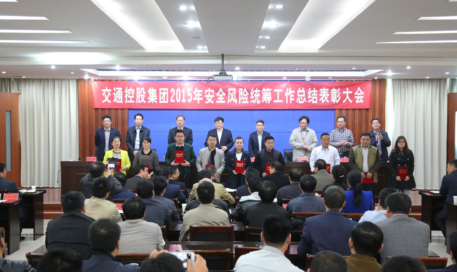 海通公交荣获集团“安全风险统筹工作先进单位”称号