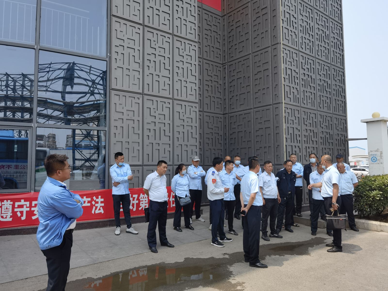 激发班组活力，弘扬“头雁”精神 经营发展事业部组织召开安全合格班组及文明线创建启动会议