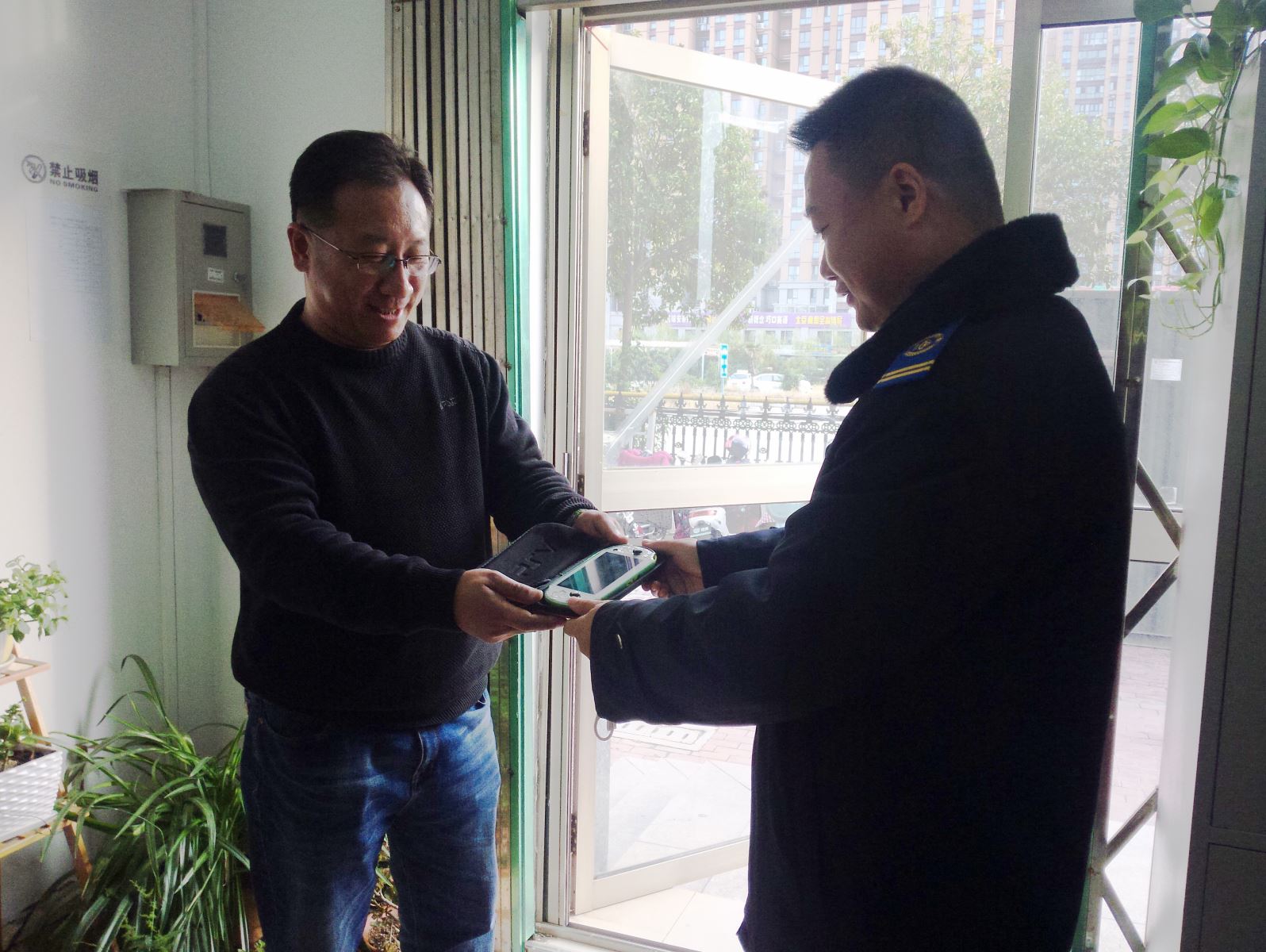 公交集团旅游公司驾驶员李晋助人为乐受称赞