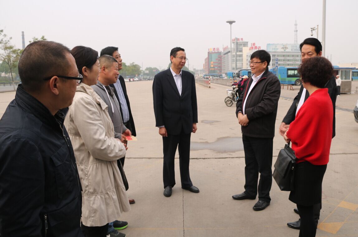 交通控股集团领导“五一”前夕慰问公交品牌线路驾驶员