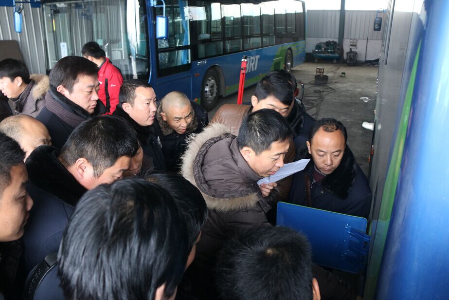 公交BRT公司组织驾驶员进行电动车辆岗前培训
