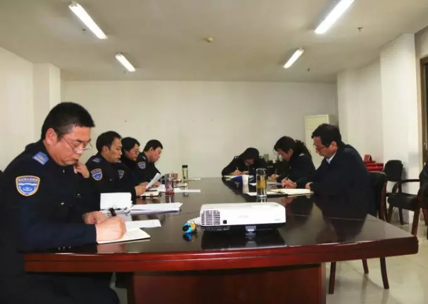 公交集团快速公交公司召开民主生活会