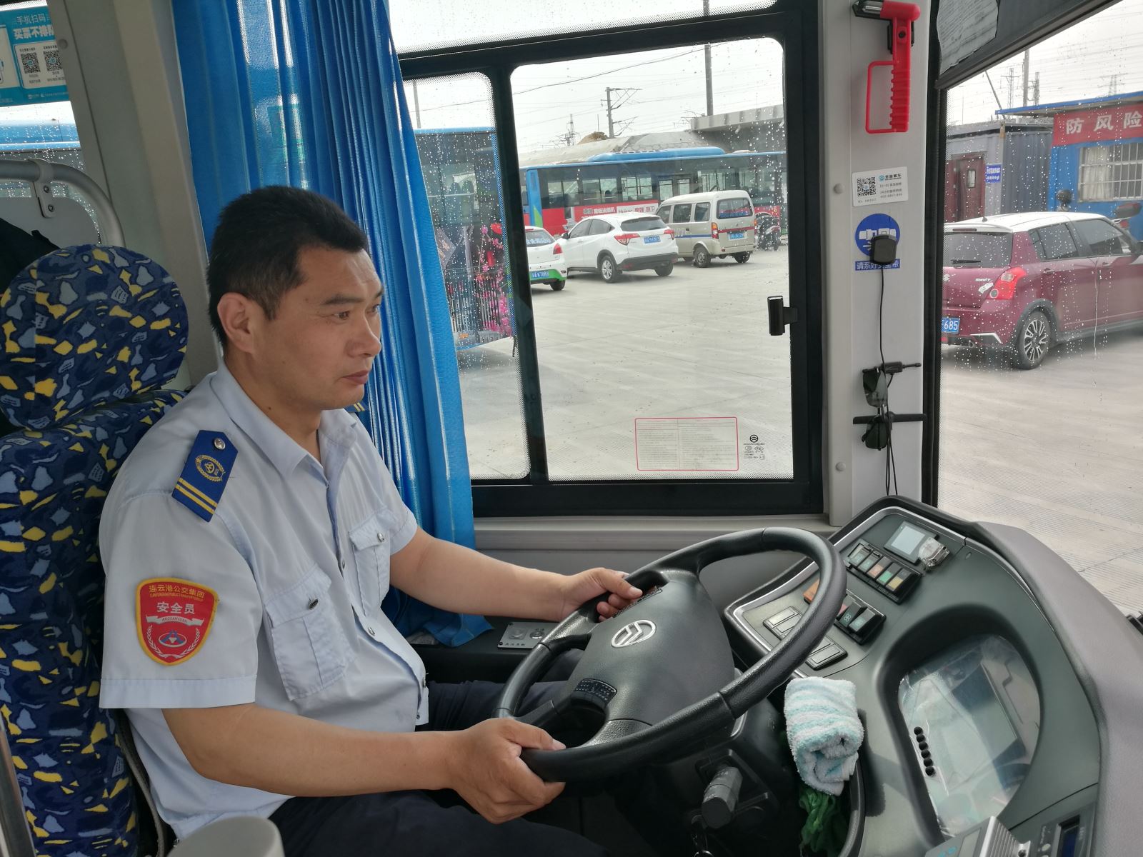 公交集团公交事业一部19路驾驶员陈敏送还乘客智能手表