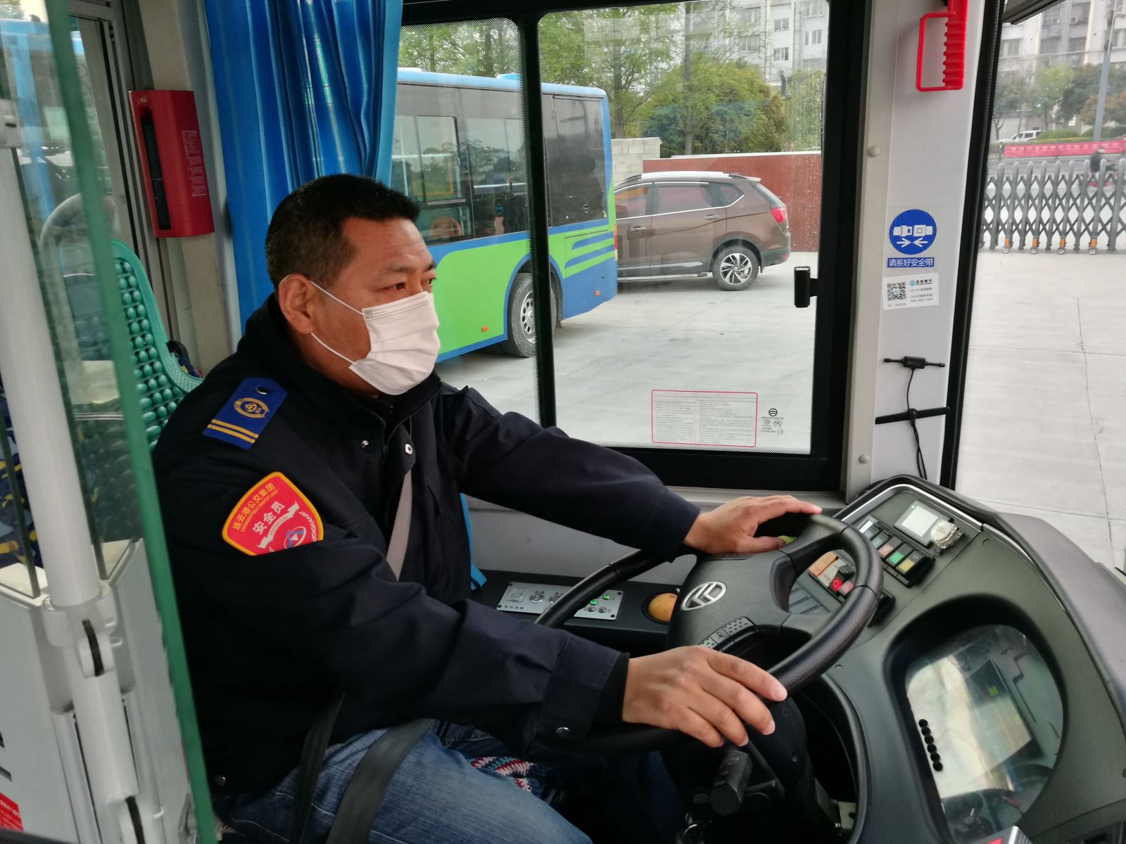公交集团公交事业一部驾驶员王勇送还乘客鞋子获点赞