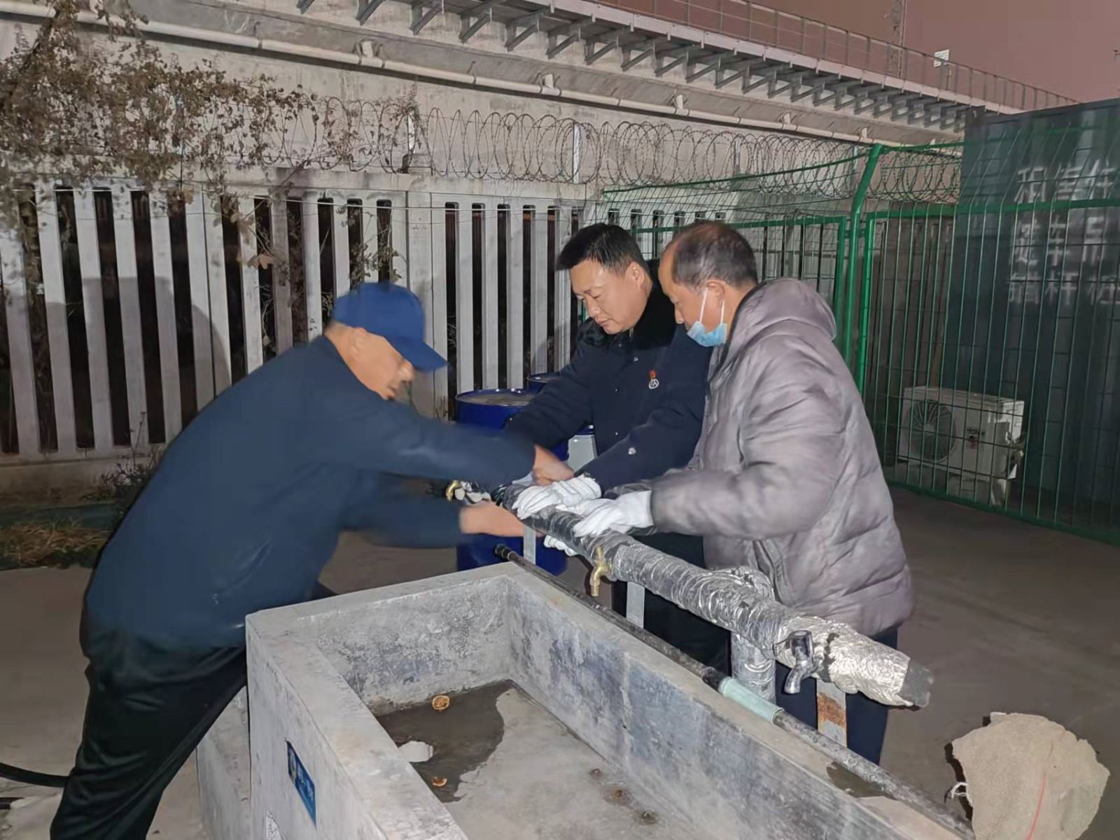 经营发展事业部做好水管水表防冻工作 应对寒潮天气