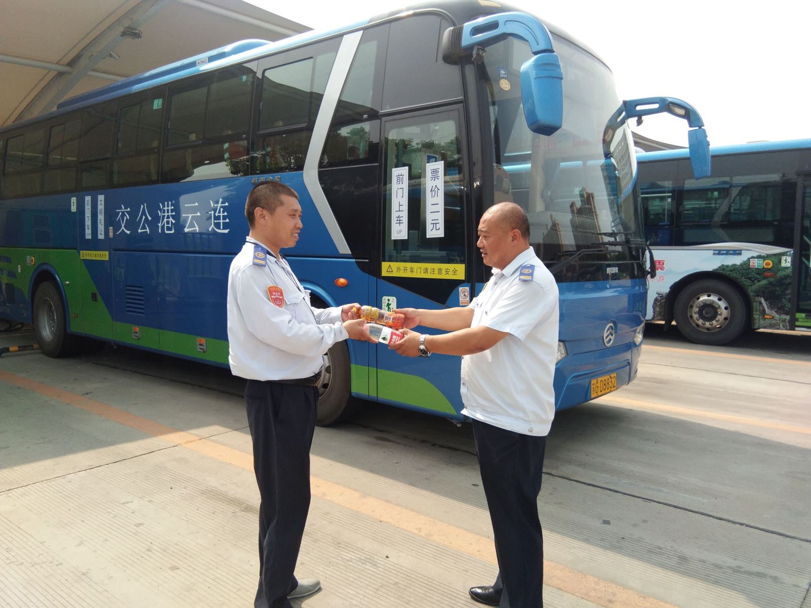 夏日送清凉 关怀暖人心