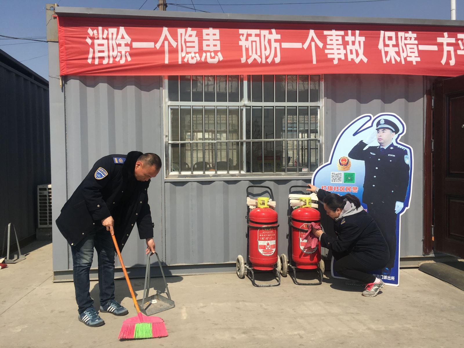 公交集团公交事业一部开展环境卫生大整治 为创文助力