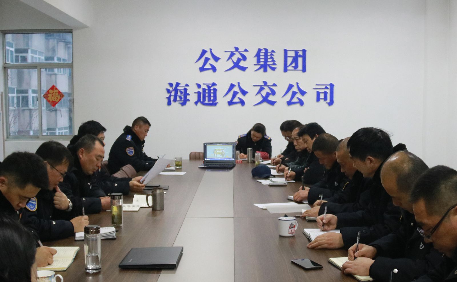公交集团各权属单位组织观看学习《厉害了，我们的新时代》专题片
