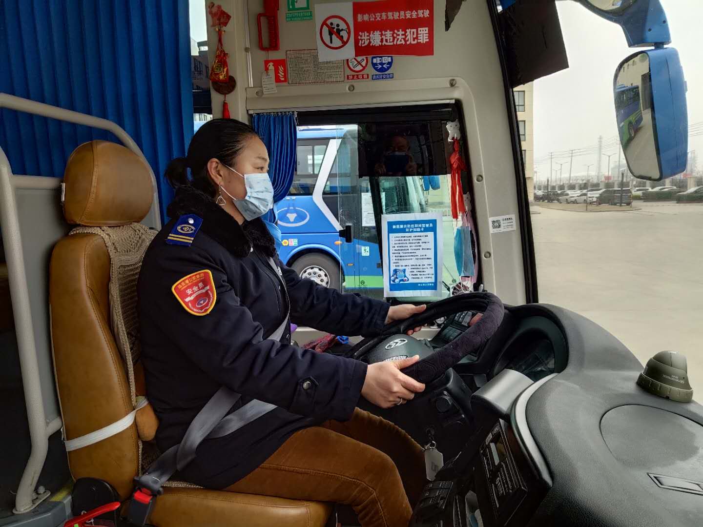 经营发展事业部女驾驶员倪英平坚守战“疫”一线