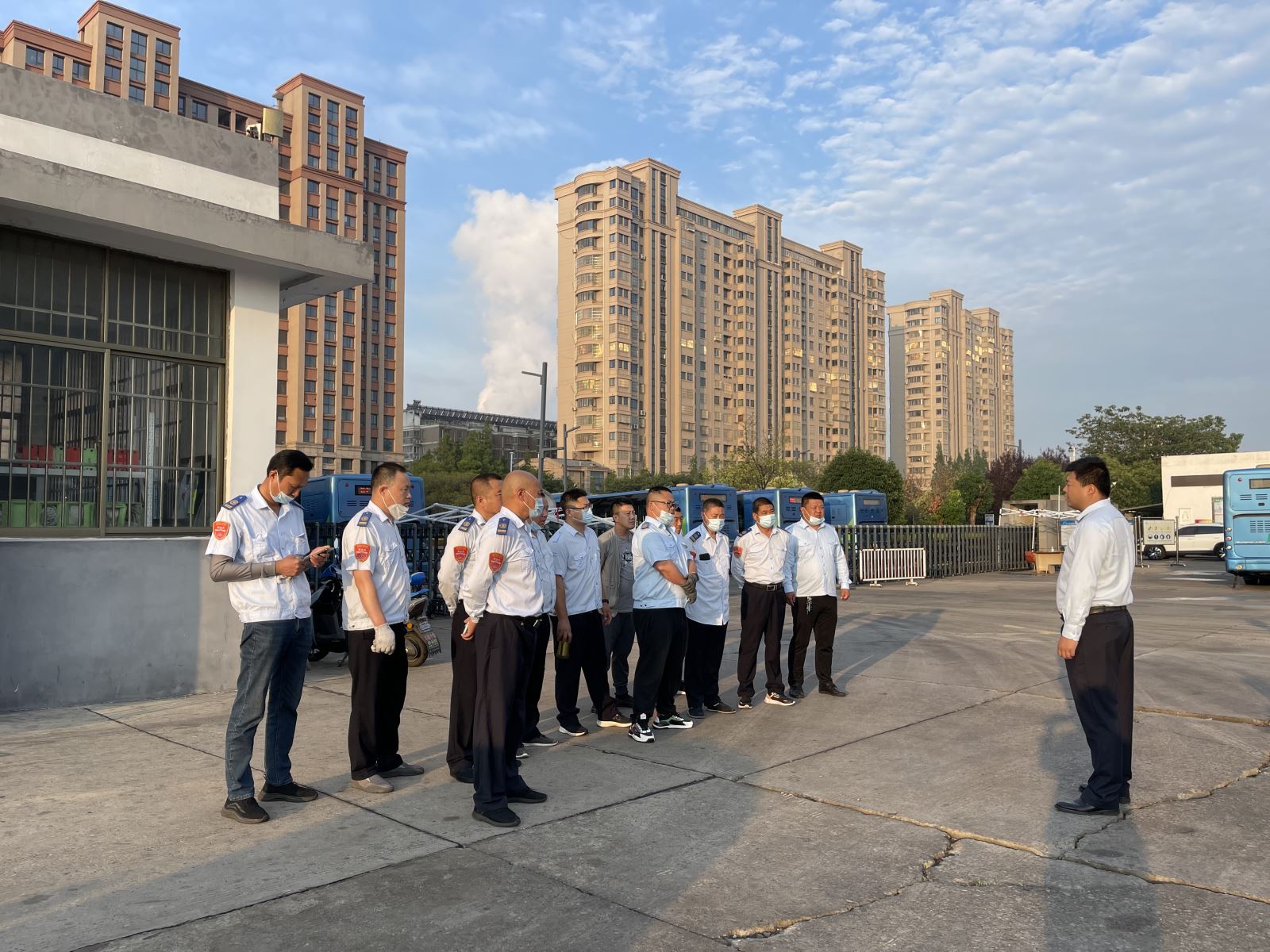 公交集团快速公交事业部圆满完成中考定制班车任务