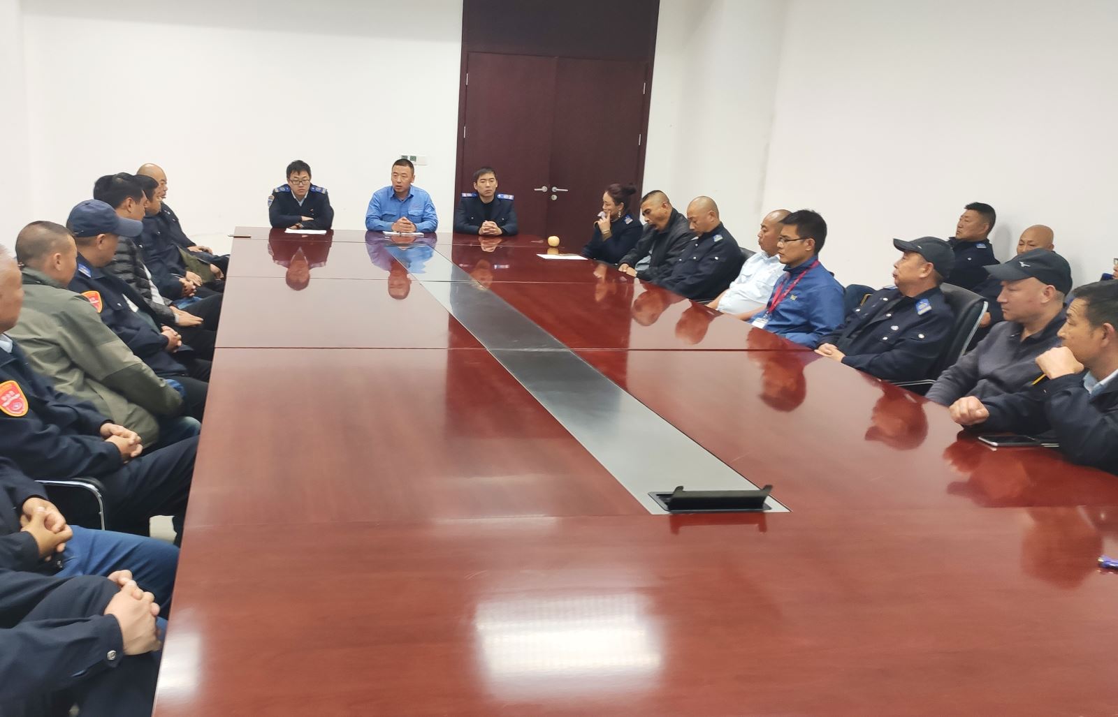 公交集团经营发展事业部召开盛虹石化通勤线专题运营会