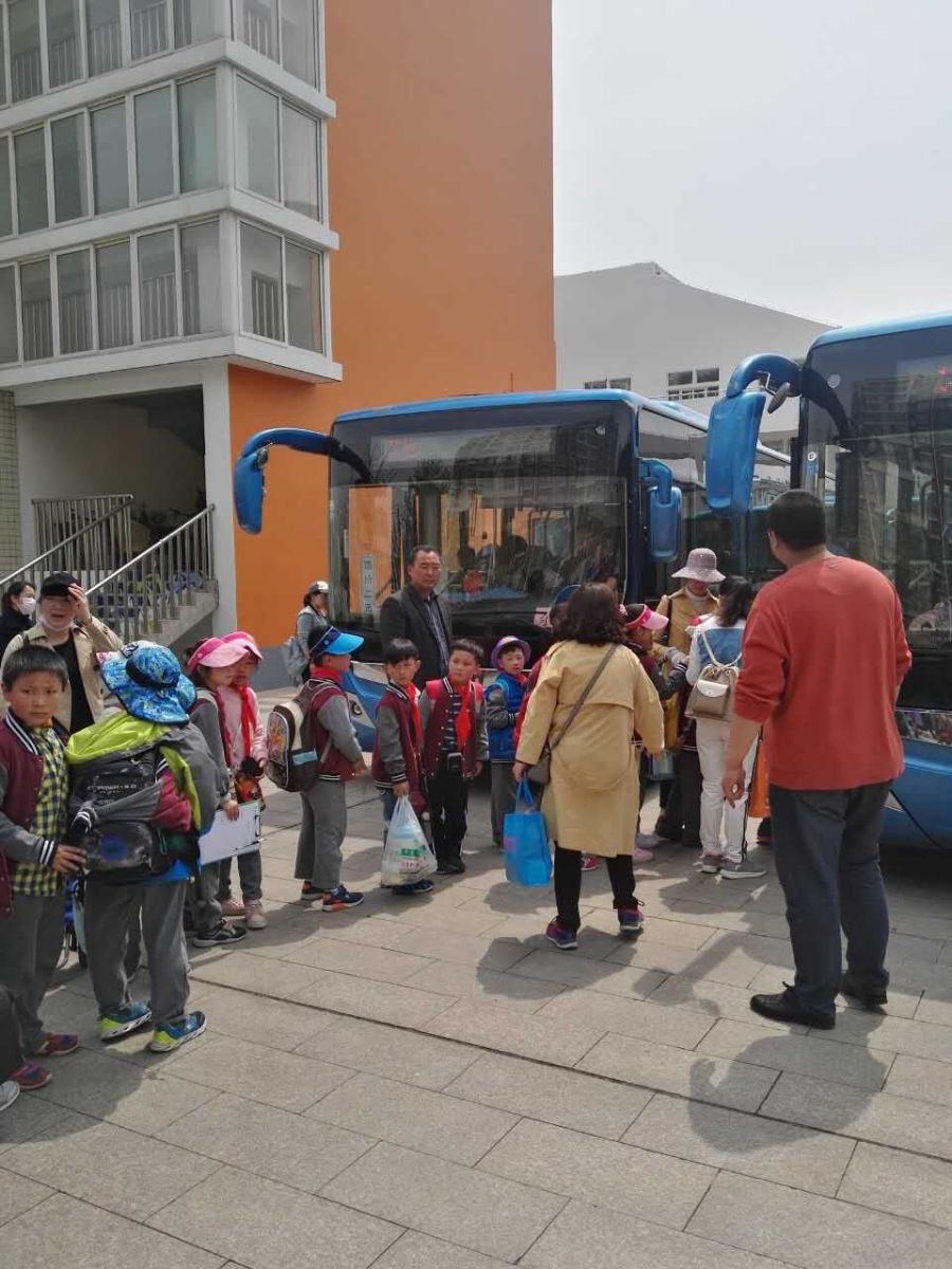 公交海州公司圆满完成苍梧小学定制班线任务