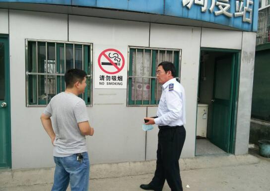 公交海州公司进车队上站台开展劝阻吸烟活动