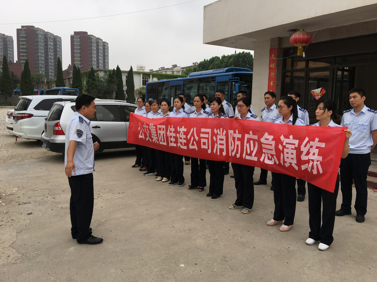 公交集团佳连公司开展安全月消防应急演练