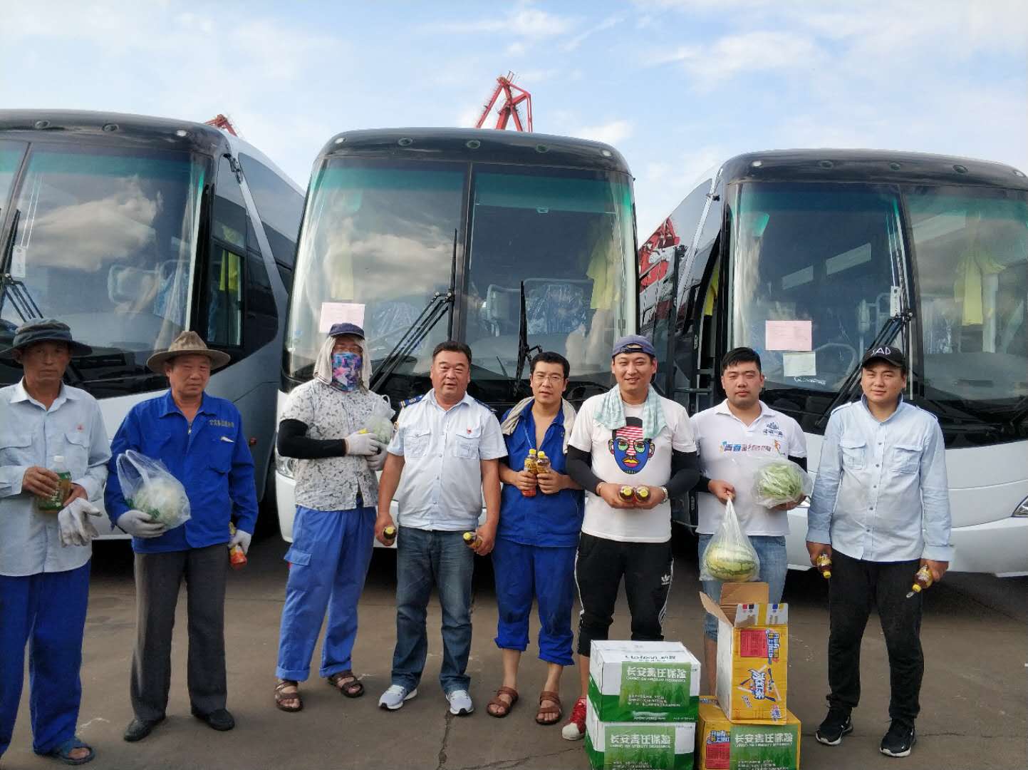 公交集团汽服公司到港口慰问一线职工