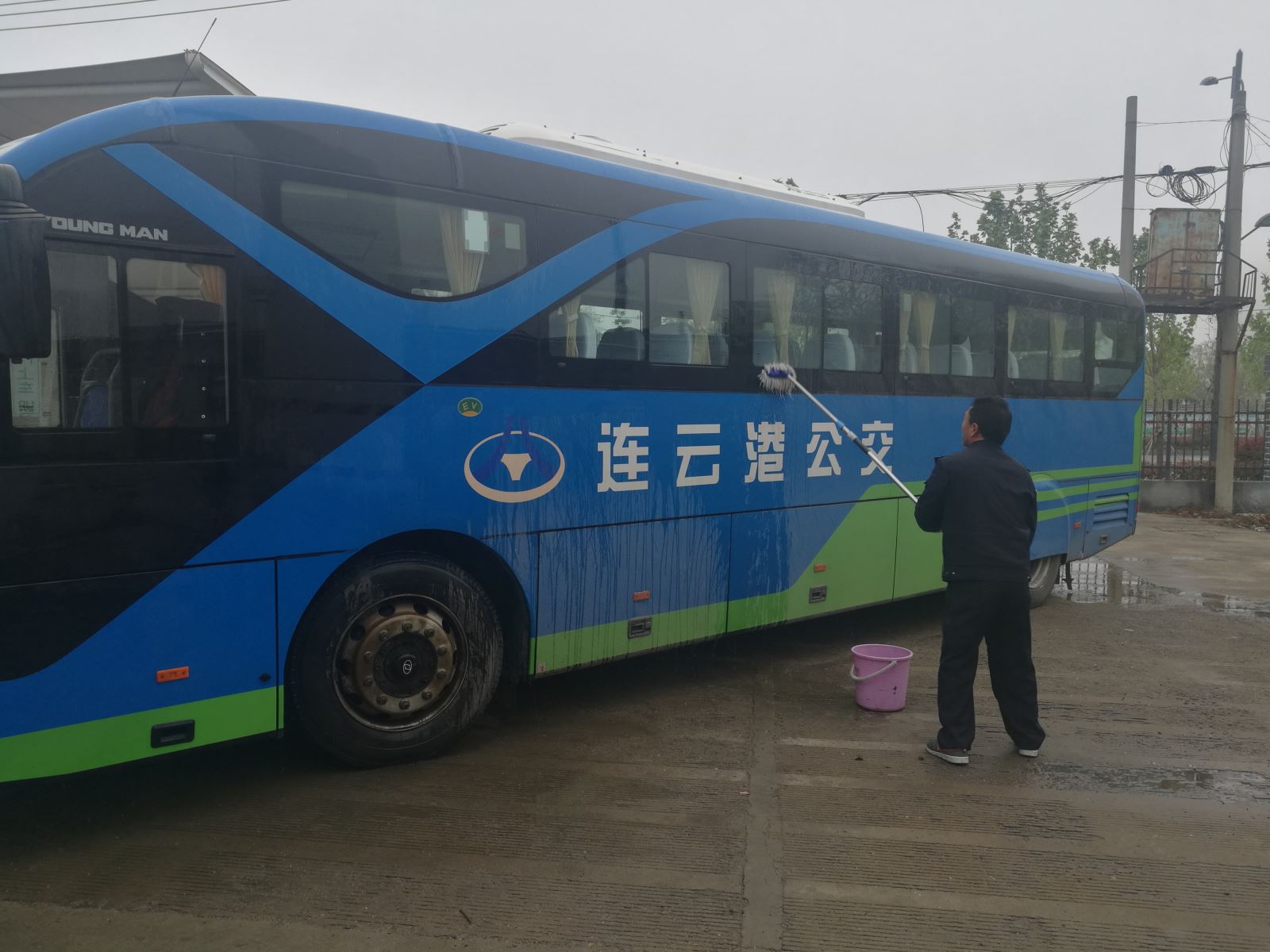 公交集团经营发展事业部持续开展车容车貌综合大检查