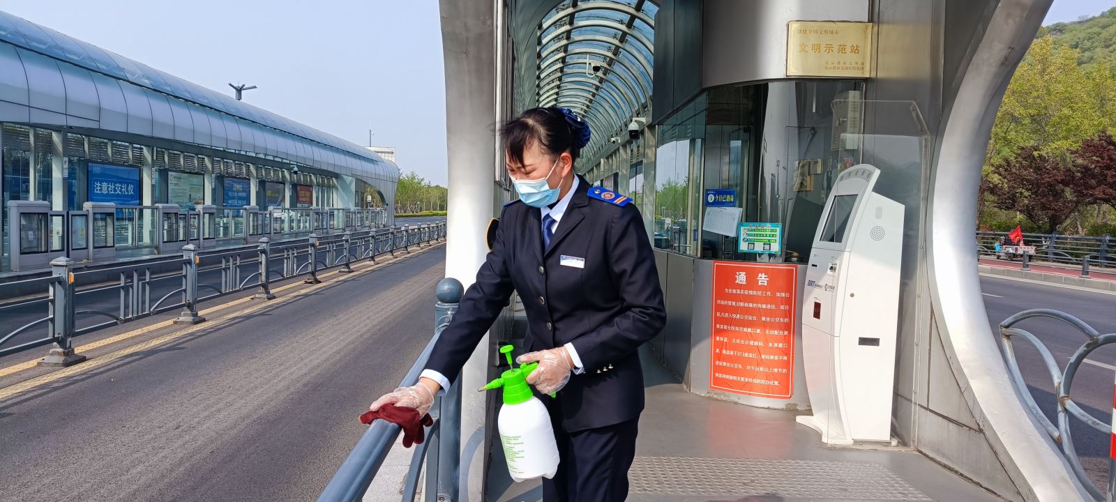 快速公交事业部站务员张永静热心服务台胞获称赞
