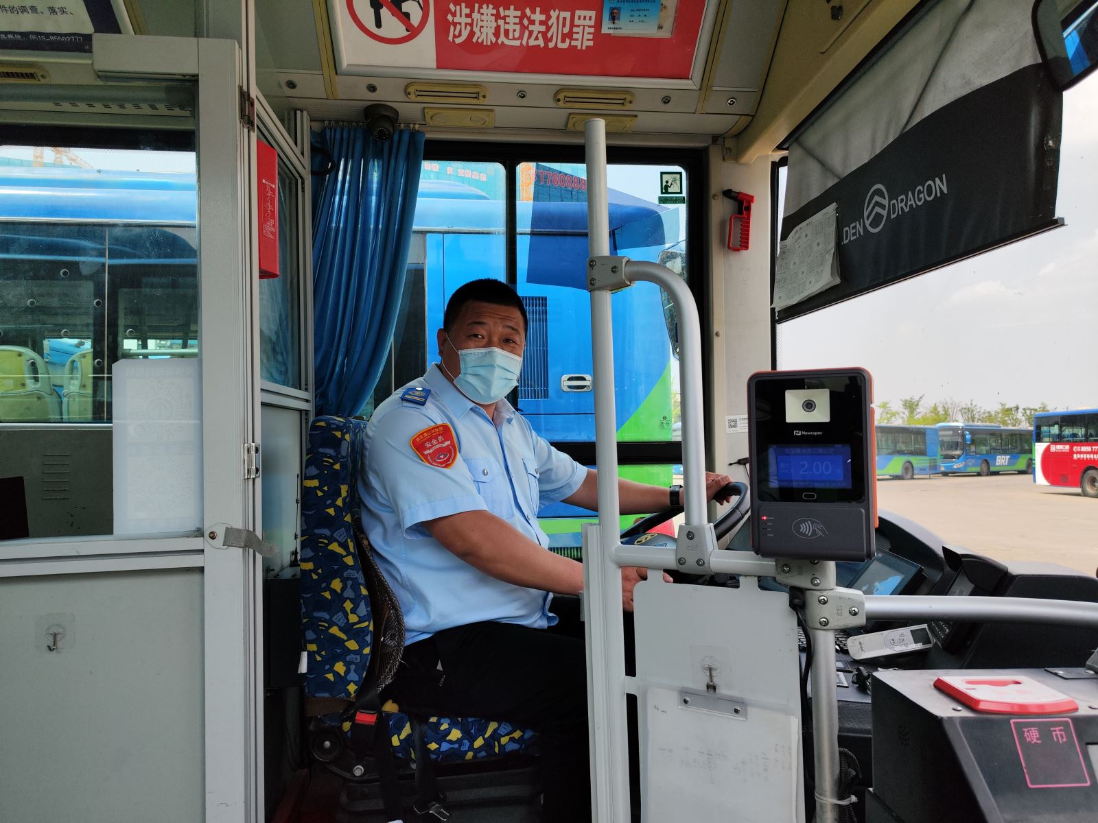驾驶员陈红波及时归还乘客丢失的手机