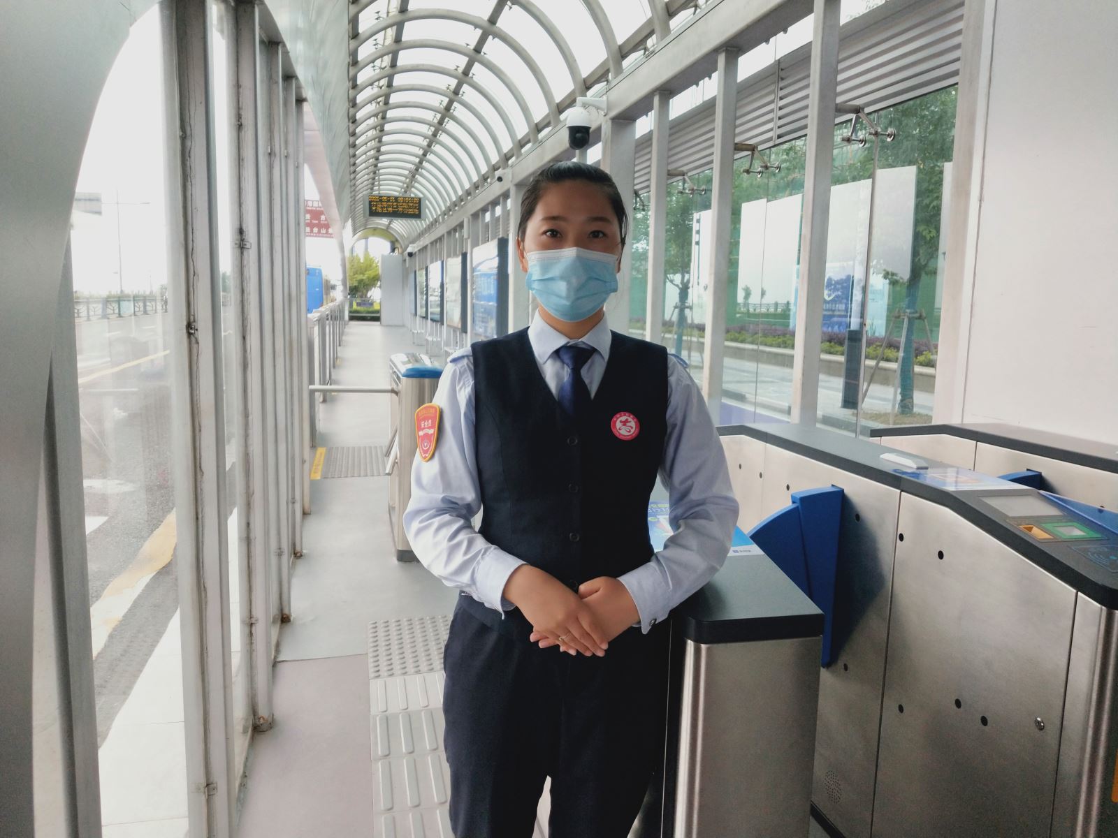 快速公交事业部站务员王雪莹帮忙乘客找回中考准考证获感谢