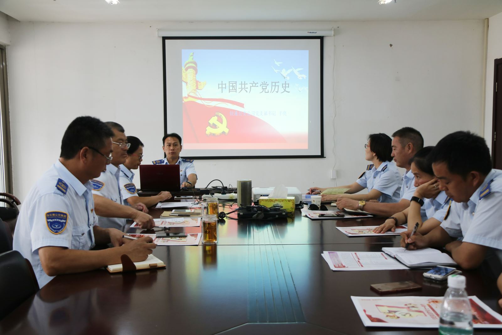 公交集团快速公司召开解放思想大讨论动员大会
