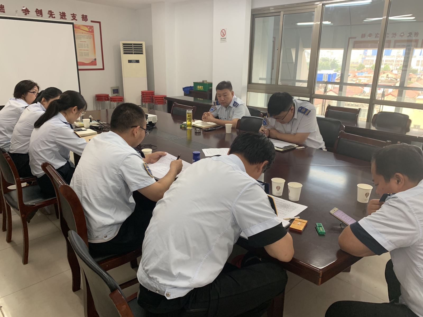 公交集团快速公交事业部召开服务投诉会