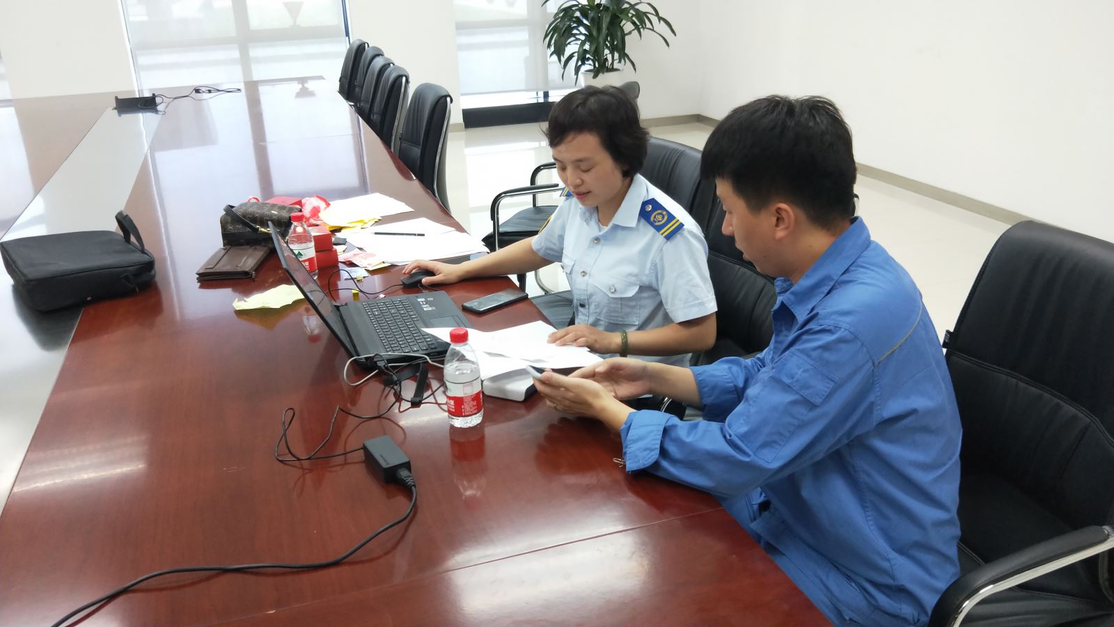 公交集团经营发展事业部到盛虹集团开展多功能市民卡办理业务