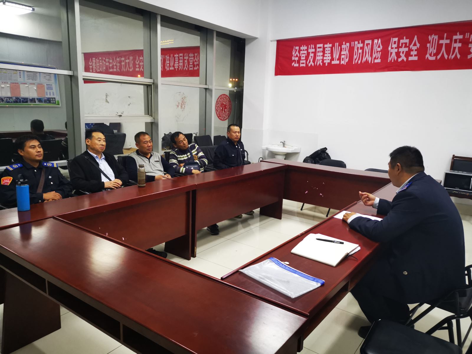 公交集团经营发展事业部召开游7路运营服务专题会议