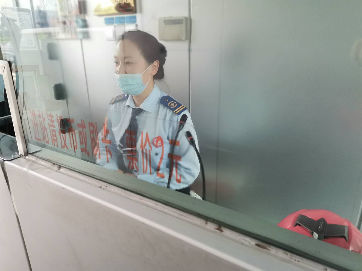 快速公交事业部站务员协力帮助乘客寻找丢失物品