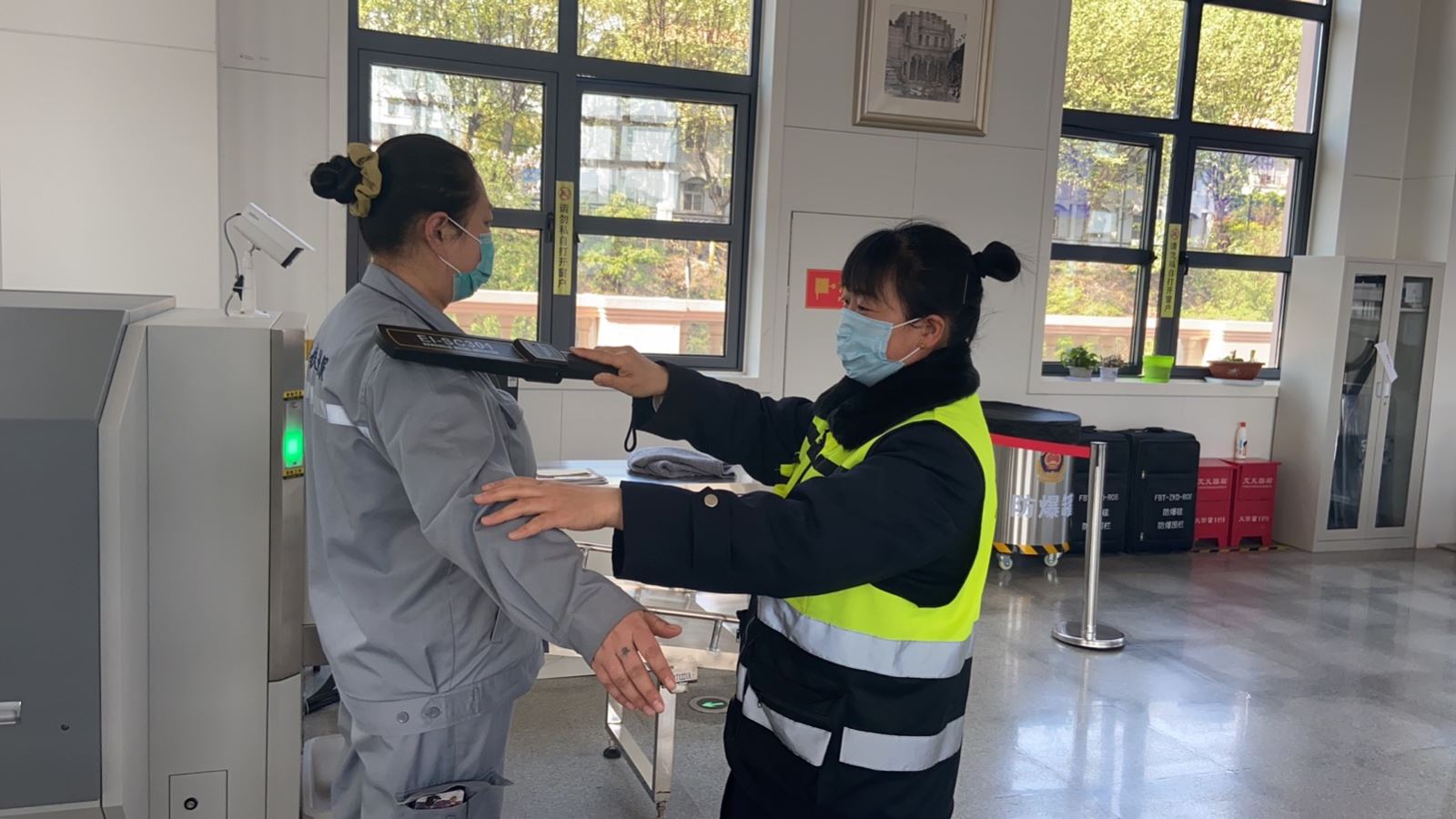 公交集团城市动车组拾金不昧获夸赞