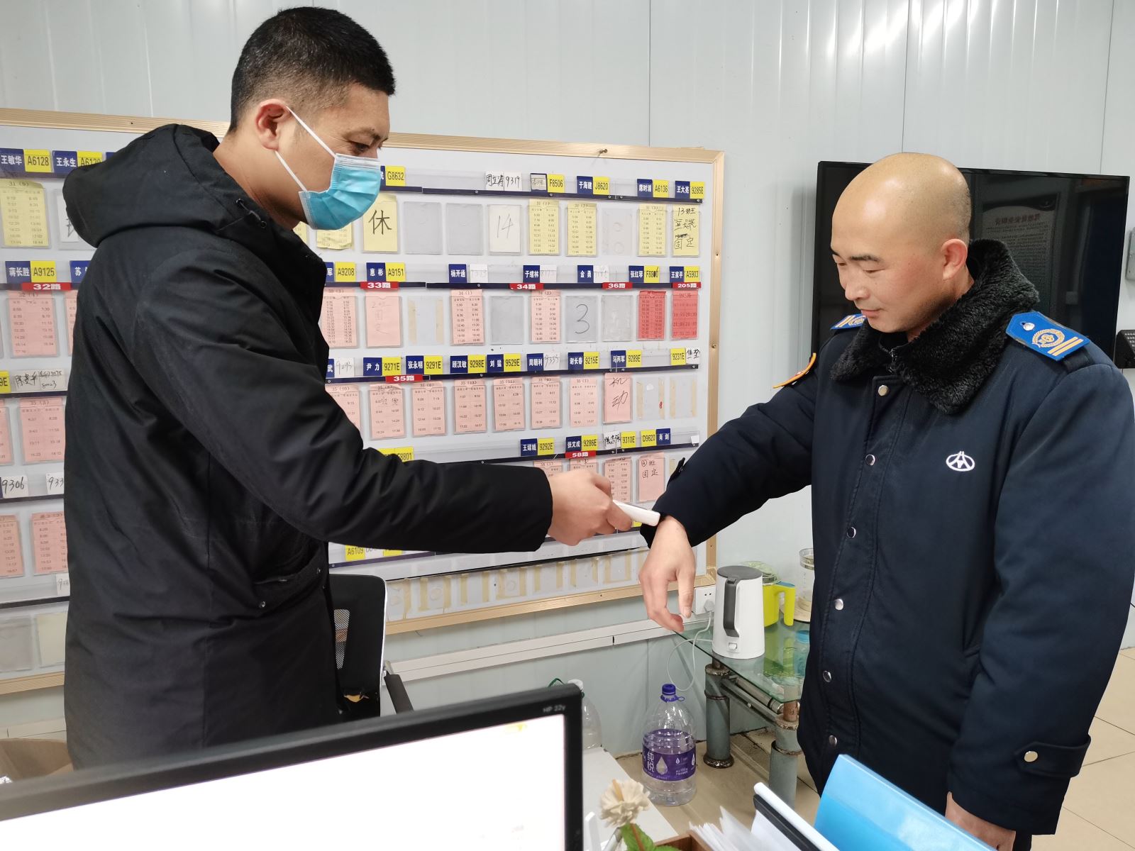 公交集团公交事业二部持续开展春运期间驾驶员岗前温度酒精、血压测试工作