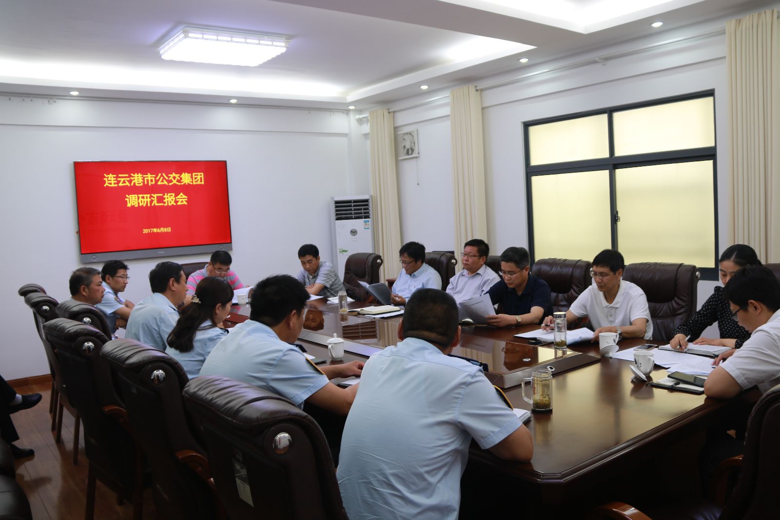 市交通控股集团领导到公交集团调研