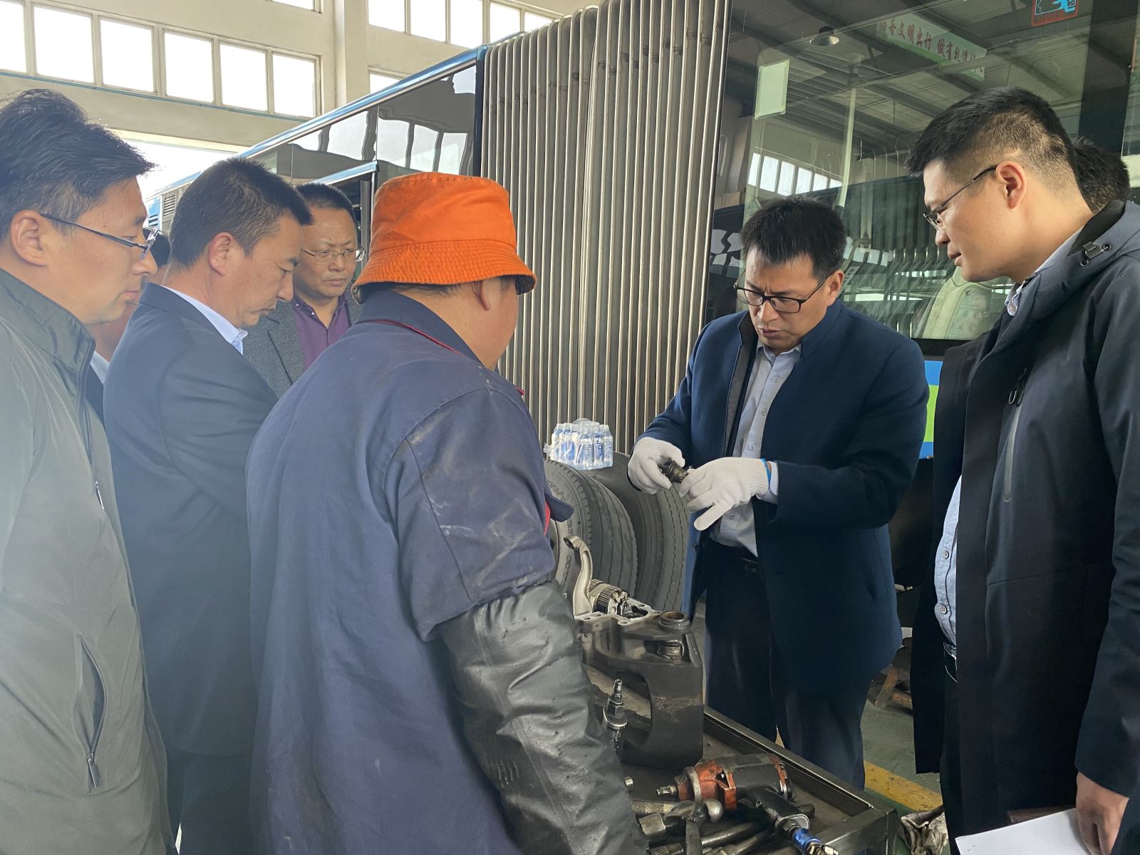 公交集团机务技术事业部开展机务现场会