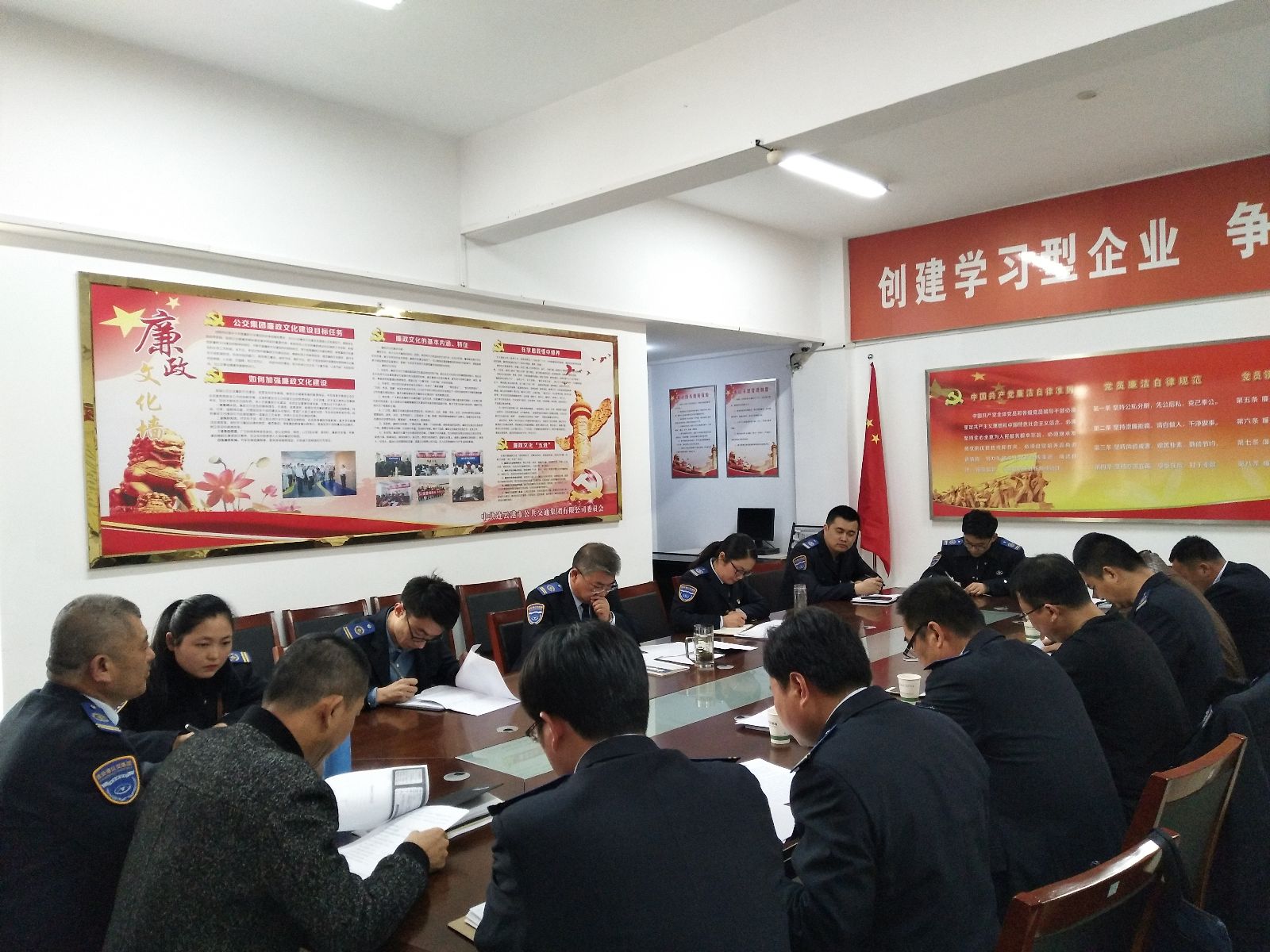 公交集团召开一季度机务工作会议