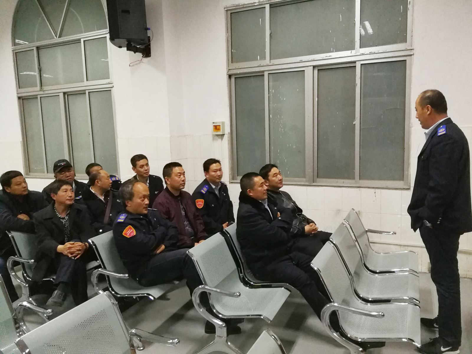 公交集团海通公交公司召开安全合格班组专项会议