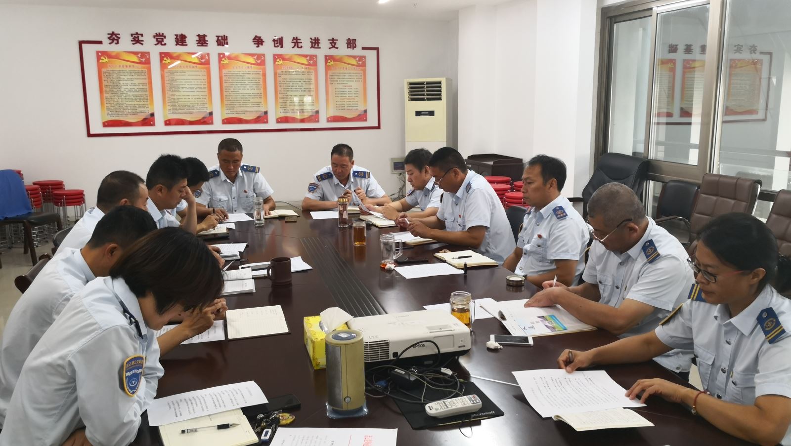 公交集团快速公交公司召开安全生产责任落实工作会议